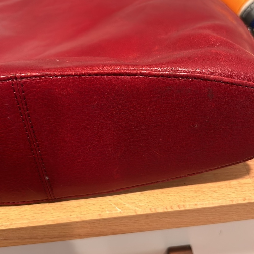 Hobo Red Leather Shoulder Bag - Picture 16 of 16